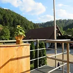 Charmante Mit Eigener Terrasse *