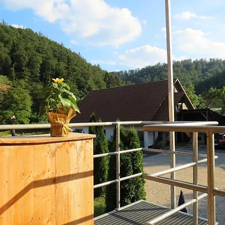 Charmante Mit Eigener Terrasse *