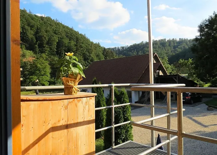 Charmante Mit Eigener Terrasse *